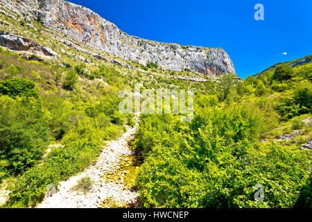 Cikola trocken Canyon Flussblick, im Landesinneren Dalmatien, Kroatien Stockfoto