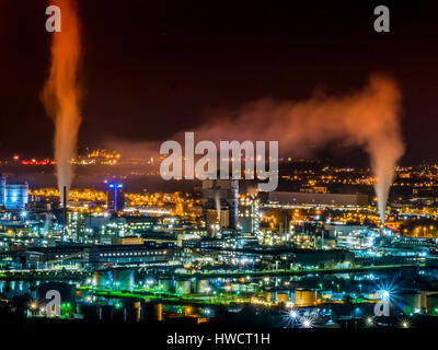 Österreich, Linz, Industriegebiet bei Nacht., Österreich, Industriegelände Bei Nacht. Stockfoto