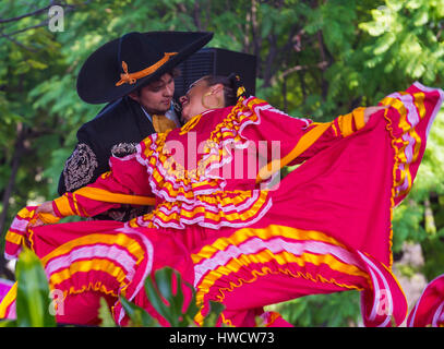 GUADALAJARA, Mexiko - AUG 28: Tänzerin nimmt Teil am 23. internationalen Mariachi & Charros Festival in Guadalajara Mexiko am 28. August 2016. Stockfoto