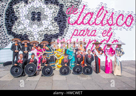 GUADALAJARA, Mexiko - AUG 28: Tänzer Teilnahme am 23. internationalen Mariachi & Charros Festival in Guadalajara Mexiko am 28. August 2016. Stockfoto