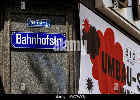 Bahnhofstrasse in Zürich. Einer der bekanntesten Einkaufsstraßen Europas, Die Bahnhofstraße in Zürich, Schweiz. Eine der Bekanntesten E Stockfoto