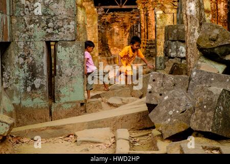 Kambodscha, Provinz Preah Vihear, Tempel-Komplex aus Koh Ker, datiert 12. Jahrhundert, Tempel Prasat Thom oder Prasat Kompeng 9 Stockfoto