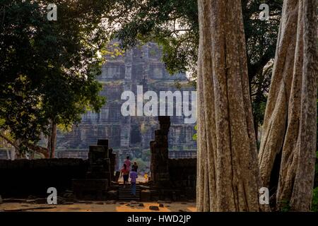 Kambodscha, Provinz Preah Vihear, Tempel-Komplex aus Koh Ker, datiert 12. Jahrhundert, Tempel Prasat Thom oder Prasat Kompeng 9 Stockfoto