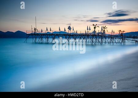 Frankreich, Alpes Maritimes, Cannes, Strand von MIDI-Pontons beraubt das Restaurant Crystal Beach Stockfoto