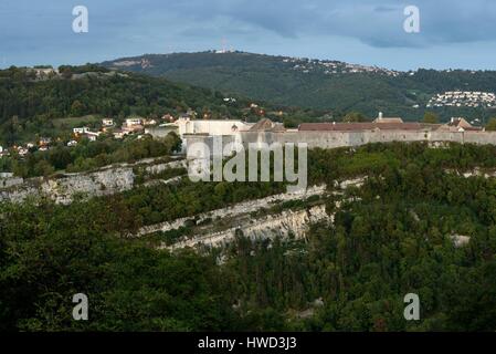 Frankreich, Doubs, Besançon, die Zitadelle, die zum Weltkulturerbe der UNESCO, die Hügel und die Festung von Brégille, von Fort de Chaudanne Stockfoto