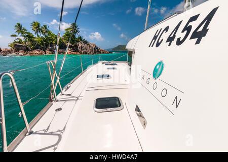 Seychellen, Kabotage auf einem Katamaran St. Pierre kleine Insel in der Nähe von Praslin und seine bemerkenswerte Lagune Stockfoto