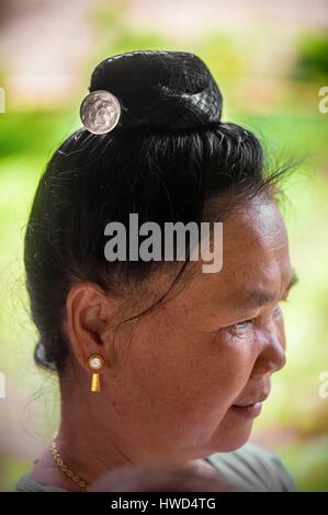 Vietnam, Yen Bai Provinz, Muong Lo, Chao Ha Dorf in der Nähe der Stadt Lo Nghia, Porträt einer schwarzen Thai Frau (Tai Dam) Stockfoto