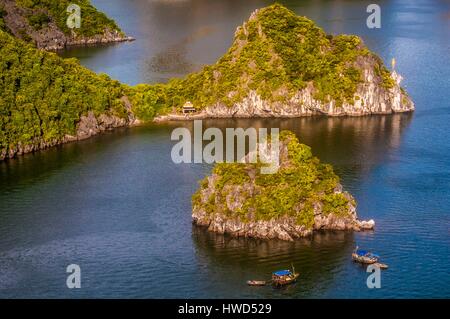 Vietnam, Golf von Tonkin, Provinz Quang Ninh, Ha Long Bay (Vinh Ha Long) als Weltkulturerbe der UNESCO (1994), iconic Landschaft der Karst Landschaftsformen, die Aussicht von oben von Ti Top Insel Stockfoto