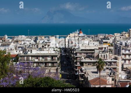 Griechenland, Peloponnes Region, Patra, erhöhten Blick auf die Stadt über Agios Nikolaos Straße Stockfoto