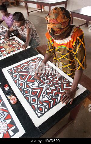 Ghana, Region Nord, der Swopa (sirigu Frauen Organisation für Keramik und Kunst), vereint 24 Gurunsi Frauen, die gerne die Tradition der Töpferei beizubehalten und Malerei in ihrem Dorf Stockfoto