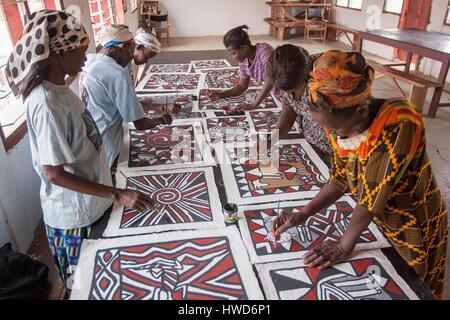 Ghana, Region Nord, der Swopa (sirigu Frauen Organisation für Keramik und Kunst), vereint 24 Gurunsi Frauen, die gerne die Tradition der Töpferei beizubehalten und Malerei in ihrem Dorf Stockfoto