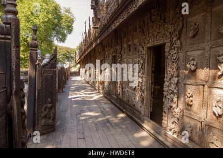 Myanmar (Burma), Mandalay Bezirk, Kyaung Shwenandaw, Teak Kloster Stockfoto