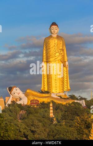 Myanmar (Burma), Sagaing Region, Monywa, Bodhi Tataung, stehenden Buddha, 129 m hoch, riesigen liegenden Buddha und Pagode Stockfoto