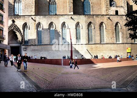 Spanien, Katalonien, Barcelona, Born oder La Ribera, El Fossar de les Moreres, ein Quadrat, ein Denkmal für die Gefallenen Katalanen des Krieges während der Belagerung von Barcelona im Jahre 1714. Das Denkmal mit der Flamme. Stockfoto