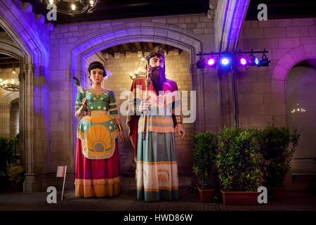 Spanien, Katalonien, Barcelona, gotische Viertel Barri Gotic Barrio Gotico, Riesen von Barcelona im Palau De La Virreina Palace Stockfoto