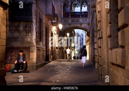 Spanien, Katalonien, Barcelona, gotische Viertel Barri Gotic Barrio Gotico, Carrer del Bisbe Irurita Stockfoto