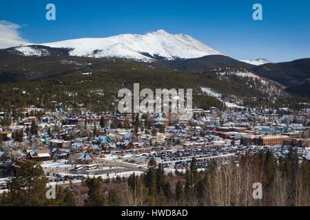 USA, Colorado, Breckenridge, Elavated Blick auf die Stadt mit Mount Baldy Stockfoto