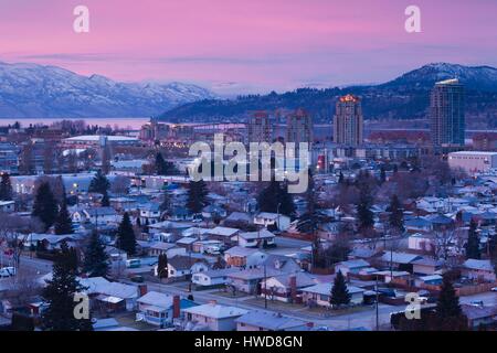 Kanada, British Columbia, Okanagan Valley, Kelowna, Blick auf die erhöhten Stadt, Dawn, winter Stockfoto