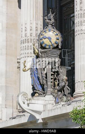 Vereinigtes Königreich, London, Oxford Street zwischen Marylebone und Mayfair Bezirke, das Kaufhaus Selfridges, polychrome Bronze Statue und die Königin der Zeit clock am Eingang des Bildhauers Gilbert Bayes Stockfoto