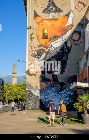 Frankreich, Isère, Grenoble, Grenoble Street Art Fest, Dutzende Künstler äußern sich in den Straßen der Stadt, die Arbeit von Van Veks Hillik auf der Bibliothek an der Wand Stockfoto