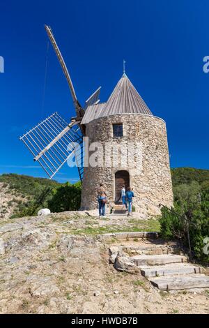 Frankreich, Var, Grimaud, St. Rochus-Windmühle Stockfoto