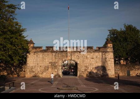 Dominikanische Republik, Santo Domingo, Zona Colonial, Parque Independencia, Tor Puerta del Conde, Lage von der Anhebung der erste Dominikanische Flagge Stockfoto