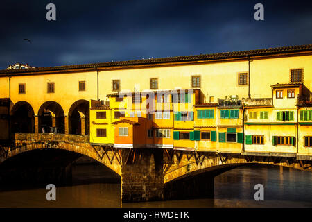 Ponte Vecchio nach dem Regen am frühen Morgen Stockfoto