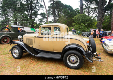 Braune Oldtimer Ford V8 Stockfoto