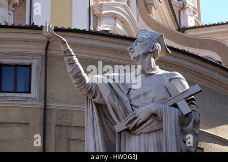 Statue des Heiligen Karl Borromäus von Attilio Selva, Ambrogio Basilica dei Santi e Carlo al Corso, Rom, Italien Stockfoto