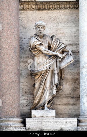 Der Heilige Petrus der Apostel, Porta del Popolo in Rom, Italien am 3. September 2016. Stockfoto