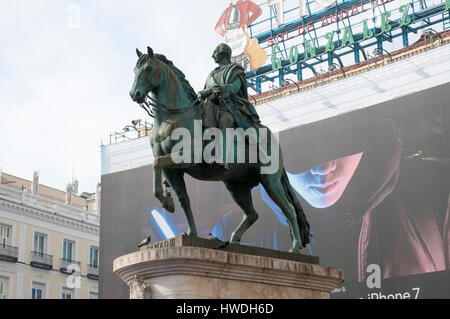 Bronze-Statue von König Carlos III, Puerta del Sol, Madrid, Spanien Stockfoto