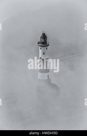 Beachy Head Leuchtturm im Nebel Stockfoto