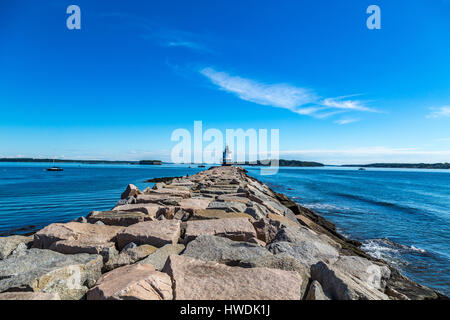 Punktlicht Ledge Frühling ist eine Zündkerze Leuchtturm in South Portland, Maine, die eine gefährliche Behinderung auf der Westseite der wichtigsten Versand markiert Stockfoto