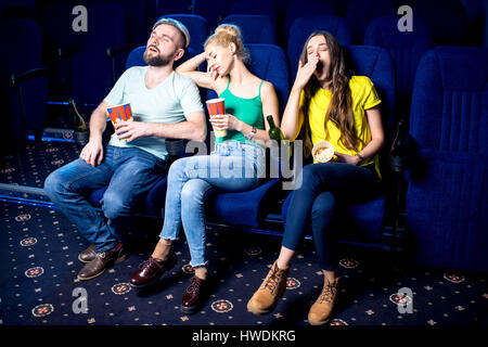 Freunde im Kino Stockfoto