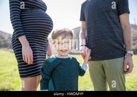 Eltern und junge Tag im Freien genießen Stockfoto