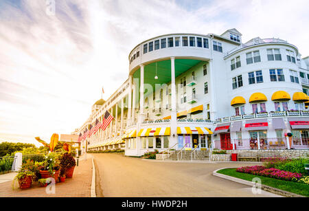 Mackinac Island, Michigan, 8. August 2016: Grandhotel auf Mackinac Island, Michigan. Das Hotel wurde im Jahre 1887 gebaut und als einer staatlichen historischen Stockfoto