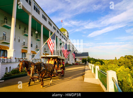 Mackinac Island, Michigan, 8. August 2016: Grandhotel auf Mackinac Island, Michigan. Das Hotel wurde im Jahre 1887 gebaut und als einer staatlichen historischen Stockfoto