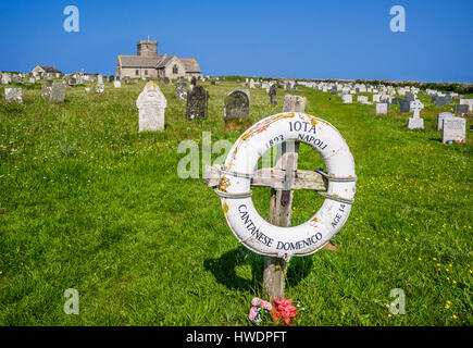 Vereinigtes Königreich, Süd-West-England, Cornwall, Tintagel, Pfarrei Kirche des Heiligen Materiana und Kirchhof, Grab des italienischen Seefahrers Domenico Catanese, wh Stockfoto