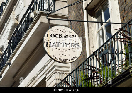 Sperre und Co Hatters speichern im St. James-St, London, UK. Stockfoto