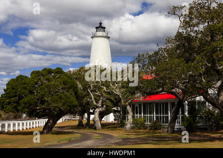 NC00823-00... NORTH CAROLINA - Ocracoke Lighthouse auf Ocracoke Island in den Outer Banks. Stockfoto