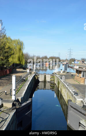 Fluß Lea Navigation Tottenham Schloss 17, Tottenham Hale, London, UK. Stockfoto