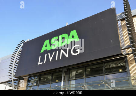 ASDA Leben Superstore in Tottenham Hale Retail Park, London, UK. Stockfoto