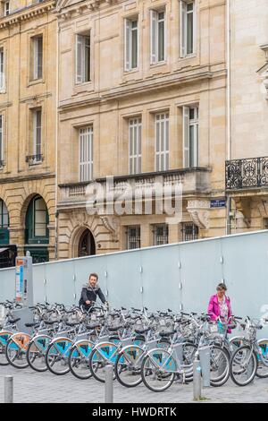 Frankreich, Gironde, Bordeaux, Gegend, die als Weltkulturerbe von UNESCO, Ort Pey-Berland, SB-VCub Fahrradstation Stockfoto