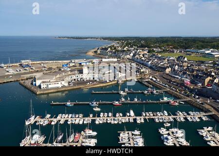 Frankreich, Loire-Atlantique, La Turballe, The Harbour (Luftbild) Stockfoto