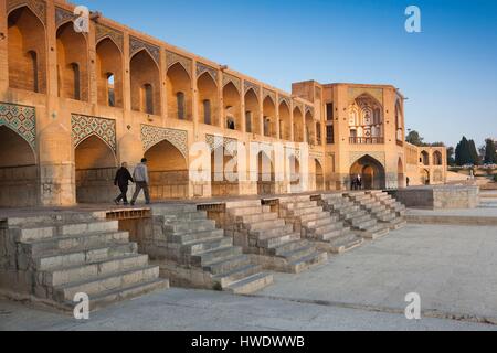 Zentralen Iran, Esfahan, Iran, Khaju-Brücke, dawn Stockfoto