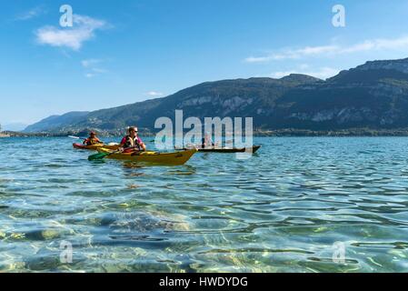 Frankreich, Savoyen, Le Bourget du Lac, Wild Coast, Kajakfahrer entlang der Wild Coast Stockfoto