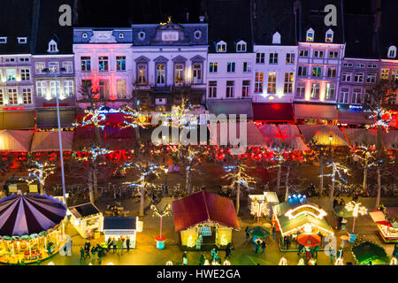 Weihnachtsmarkt auf dem Vrijthof-Platz in Stadt von Maastricht, Limburg, Niederlande Stockfoto