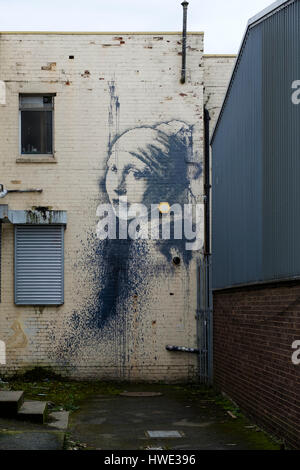 Banksy Gemälde Mädchen mit das Trommelfell durchbohrt in Bristol Stockfoto