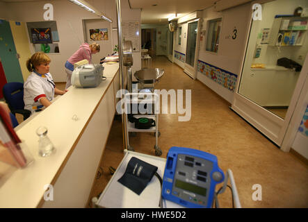 Krankenpflege an der Universitätsklinik Leiden. Stockfoto