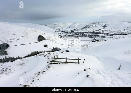 Blick auf die Vale Edale von Grindslow Knoll, Derbyshire, Peak District, England Stockfoto